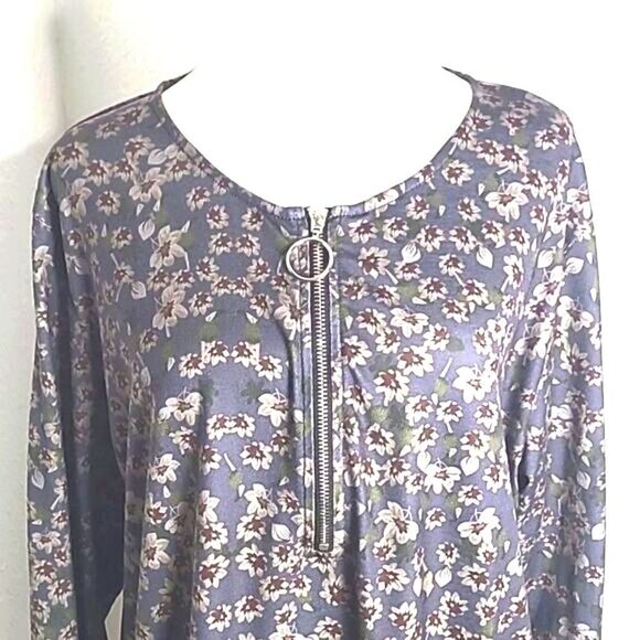 Gray Tunic Top with Maroon Flowers, Big Zipper at Neckline,  Size XXL - Picture 3 of 8